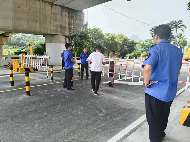 派出所柵欄道閘-智能車牌識別道閘一體機